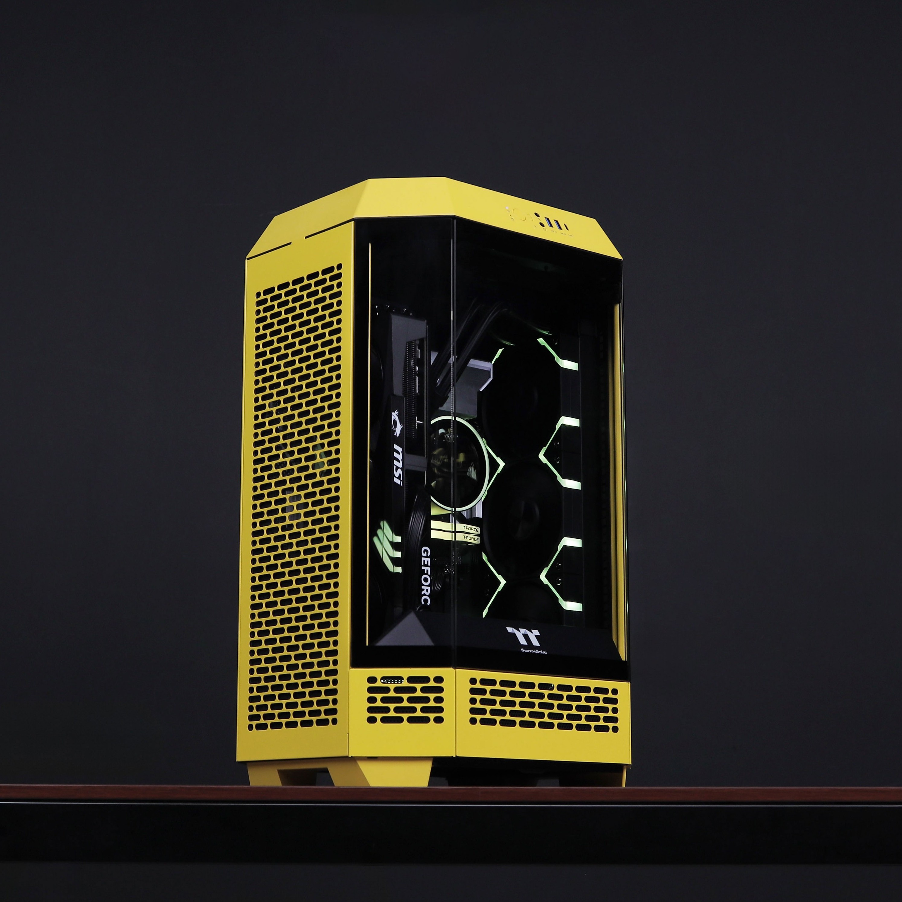 https://cdn.juspc.com.my/CASE%20PICTURE/THERMALTAKE/Bumblebee%2001_e46520f7b462.jpg